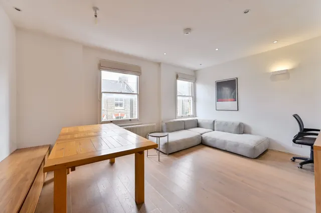 Flat 3, 42 Bonnington Square, London, photo 1