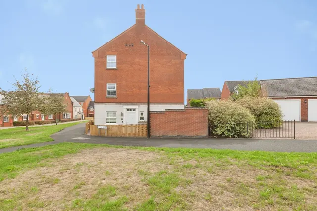 Bridge Green, Birstall, LE4, photo 1