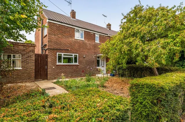 Red Rose, Binfield, RG42, photo 1