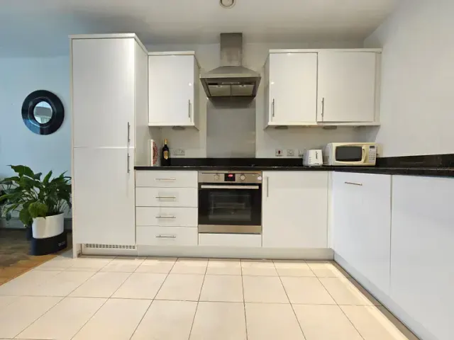 Photo 3 — Glenthorne Road, Hammersmith, W6