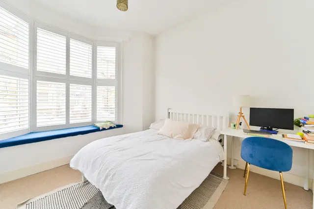 Photo 2 — 35C Cologne Road, London