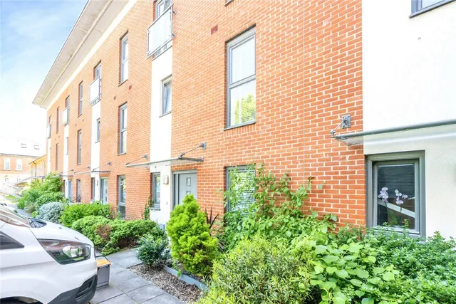 Longley Road, Chichester, PO19, photo 1