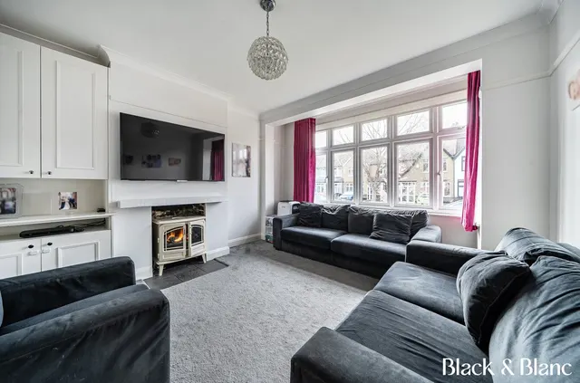 Photo 2 — Birchwood Avenue, Beckenham, BR3