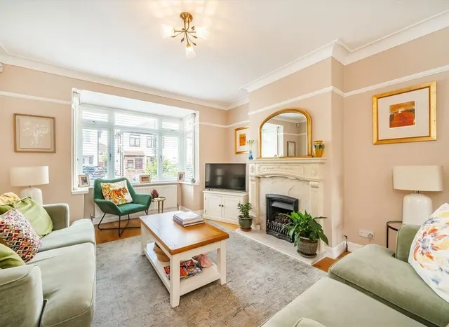Photo 2 — Alton Gardens, Twickenham, TW2