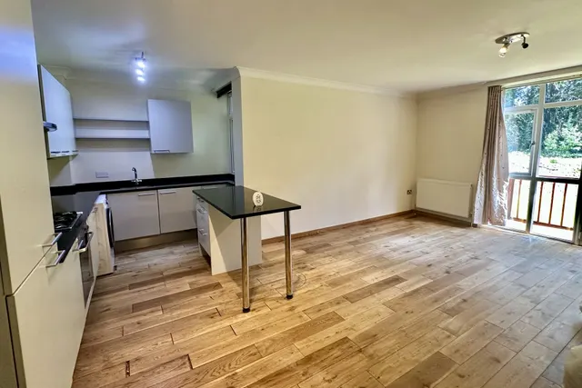 Moseley Court, Cheadle, SK8, photo 2