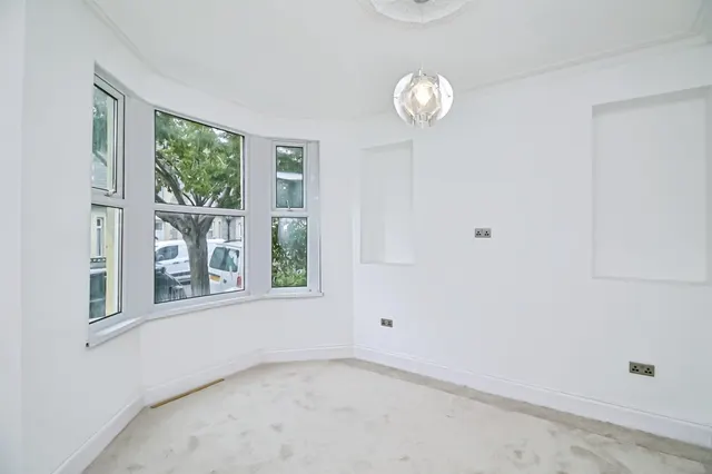 St. Marys Avenue, Barry, CF63, photo 2