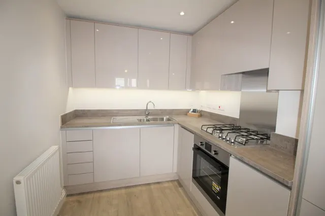 Photo 3 — Albion Court, Ebberns Road