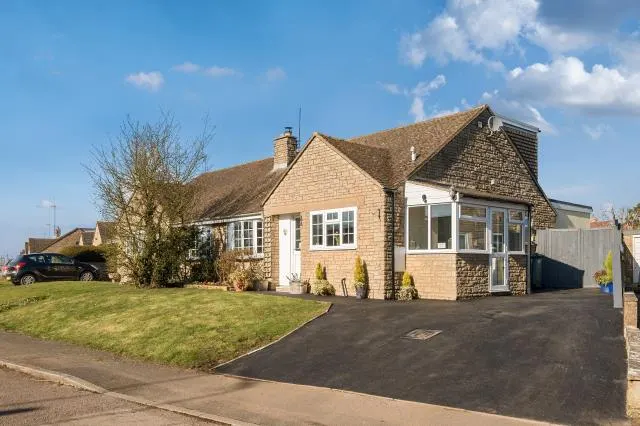 Manor Park, Claydon, OX17, photo 1