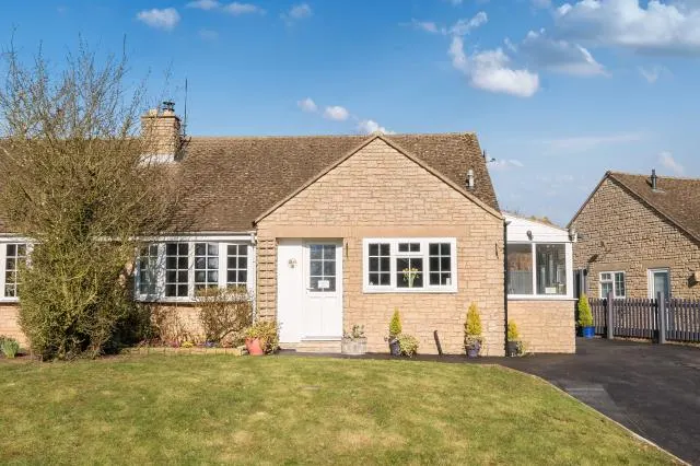 Manor Park, Claydon, OX17, photo 2