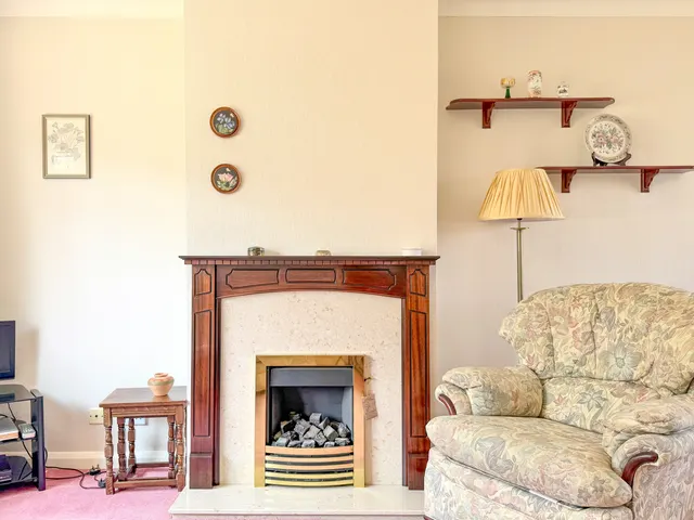 Photo 2 — Covert Road, Northchurch, Berkhamsted