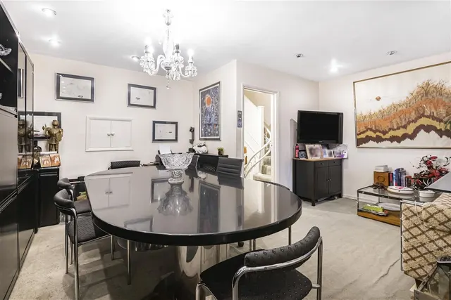 Photo 2 — Warwick Gardens, Barnet EN5 4QA