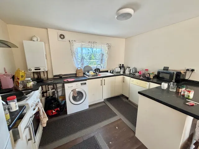 Photo 3 — Wyton Close, Nottingham