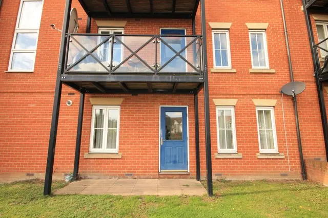Photo 2 — Hevingham Drive, Chadwell Heath, Romford, RM6