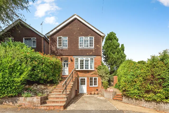 Thame Road, Long Crendon, HP18, photo 1