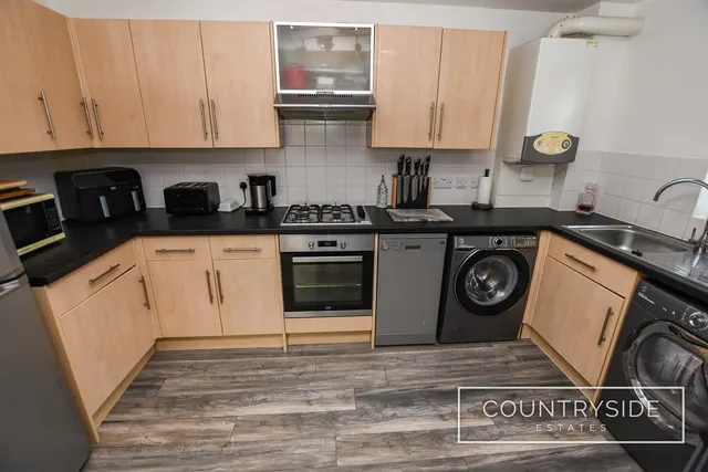 Photo 3 — 165 Kiln Road, Thundersley, Benfleet