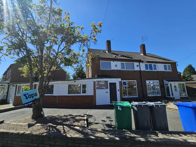 Cherington Close, Manchester, M23, photo 1