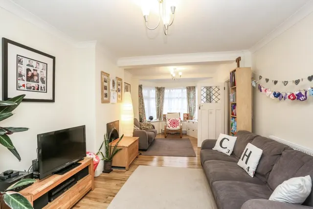Photo 3 — Aragon Road, Morden,SM4