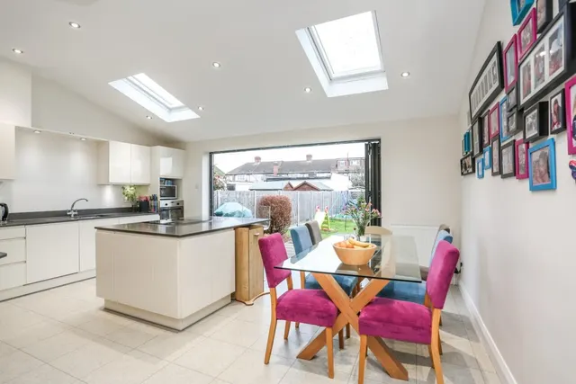 Aragon Road, Morden,SM4, photo 1