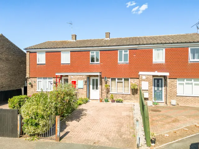Yardley Avenue, Pitstone, photo 1