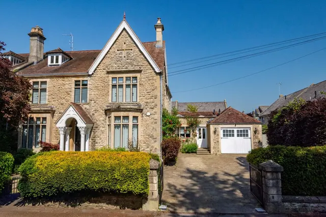 The Avenue, Cirencester, GL7, photo 1
