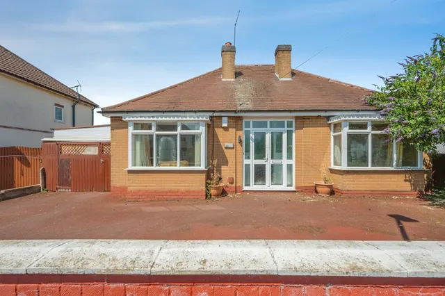 Birchwood Avenue, Littleover, Derby, photo 1