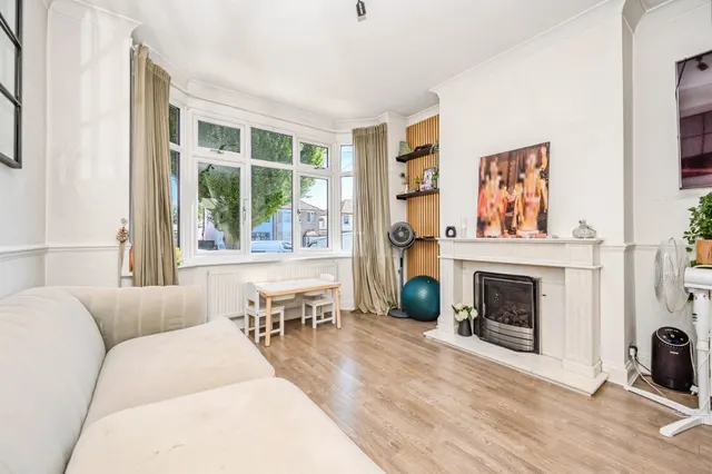 Westlea Avenue, Watford, WD25, photo 2