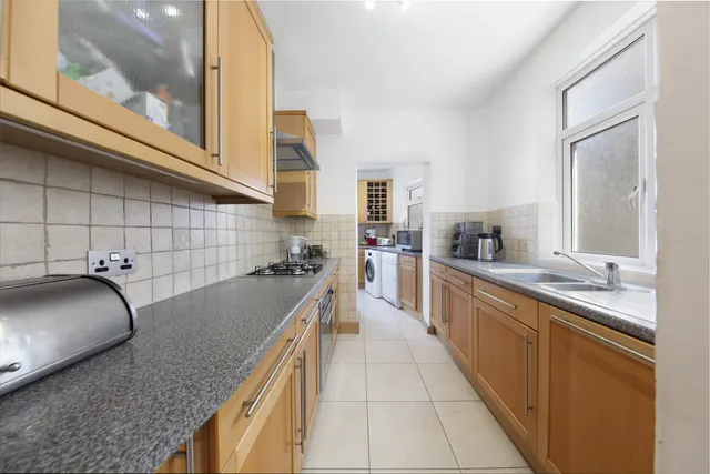 Hall Lane, London, NW4, photo 3