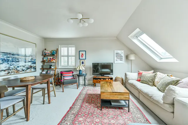 Flat 14, 2 Riggindale Road, London, photo 1
