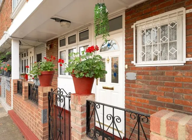 Morant Street, Canary Wharf, E14, photo 1