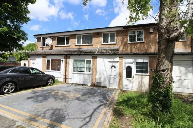 Downs Road, Luton LU1 1QR, photo 1