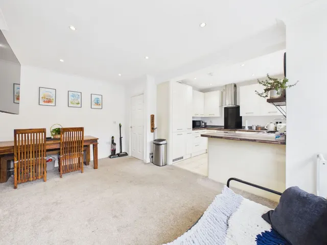 Woollin Crescent, Tingley, WF3, photo 2