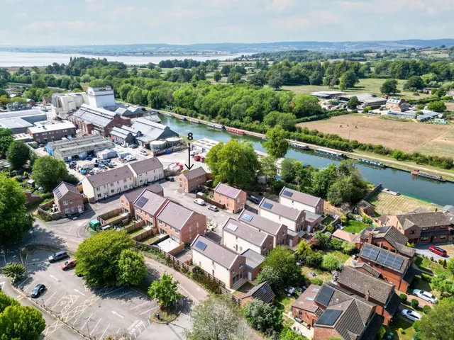 Lake Lane, Frampton On Severn, GL2, photo 3