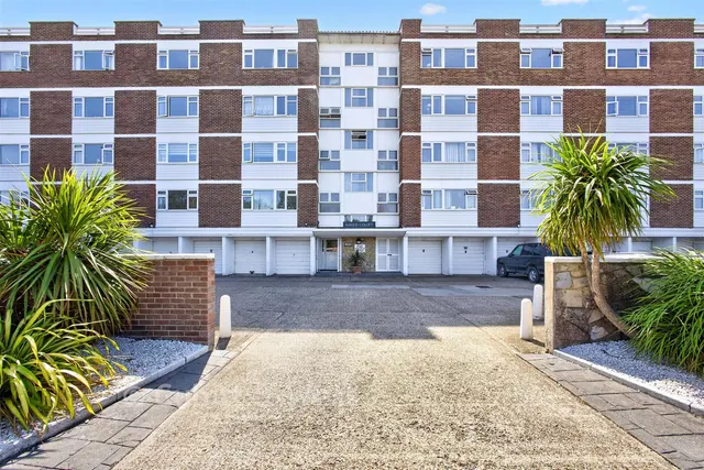 Sea Front, Hayling Island, PO11, photo 1