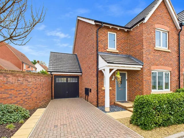 Tawny Close, Hardwicke, photo 1