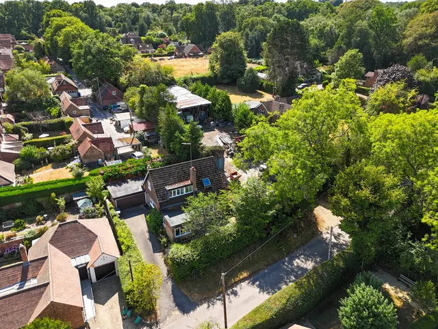 Beacon Road, Ringshall, Berkhamsted, photo 1