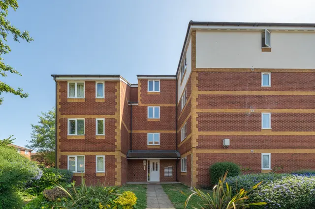 121 Ruston Road, London, photo 1