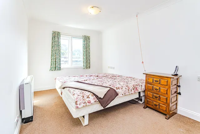 Pegasus Court, Stafford Road, Caterham, Surrey, CR3, photo 1