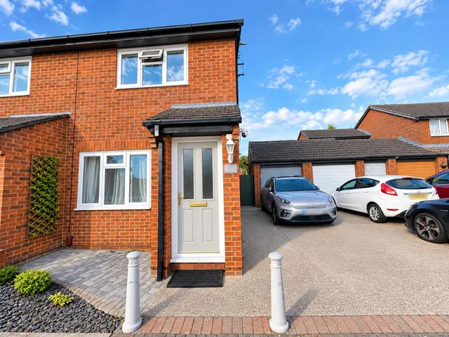 Bramber Court, Slough, photo 1