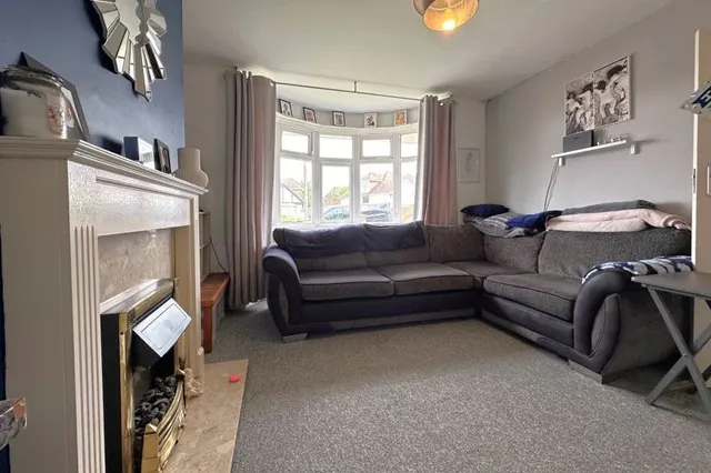 Photo 3 — Larkfield Way, Brighton BN1 8EG