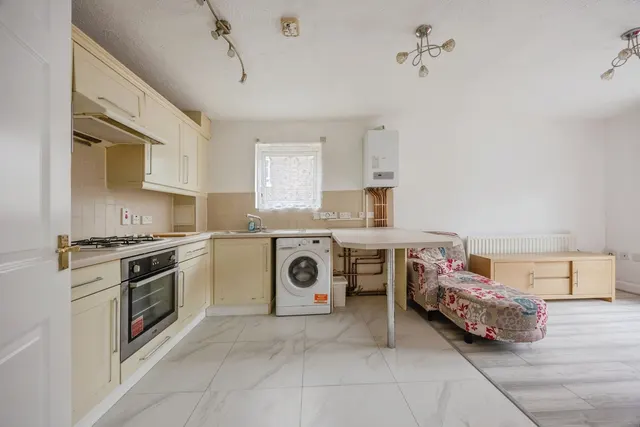 Brighton Road, South Croydon, CR2, photo 1