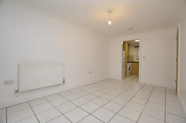 Photo 3 — Flat 2, 141 Upper Bridge Road, Chelmsford, Essex, CM2 0AL