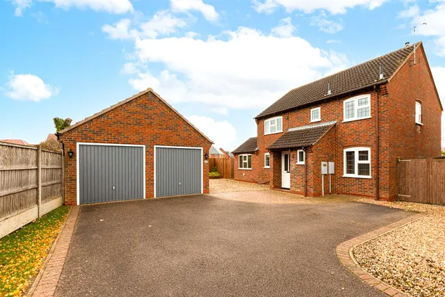 Long Meadow, Wigston, LE18, photo 1