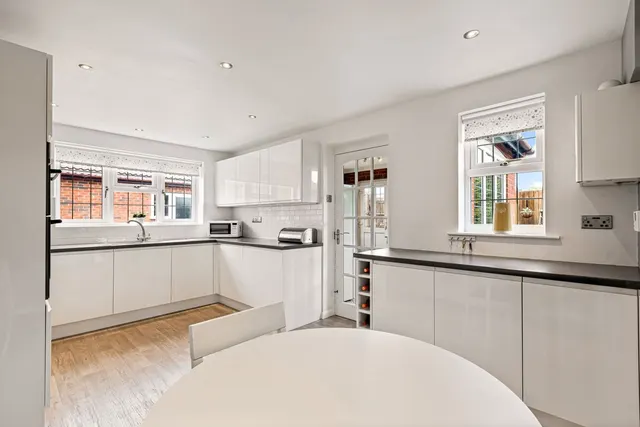 Long Meadow, Wigston, LE18, photo 3