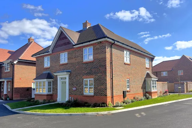 Sweeters Field Road, Alfold, GU6, photo 1