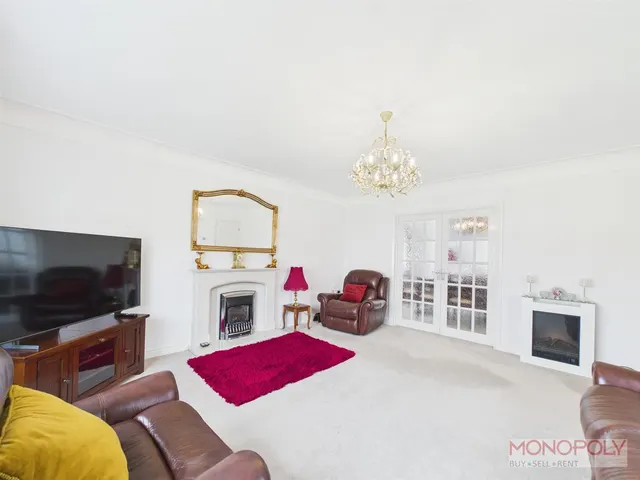 Lyndale Grove, Wrexham, LL12, photo 3