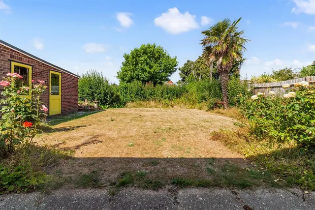 Photo 3 — Frobisher Close, Goring-By-Sea, Worthing