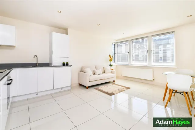 Lodge Lane, North Finchley, N12, photo 2