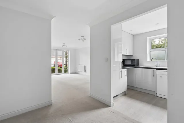 Pinner Road, Northwood, HA6, photo 3