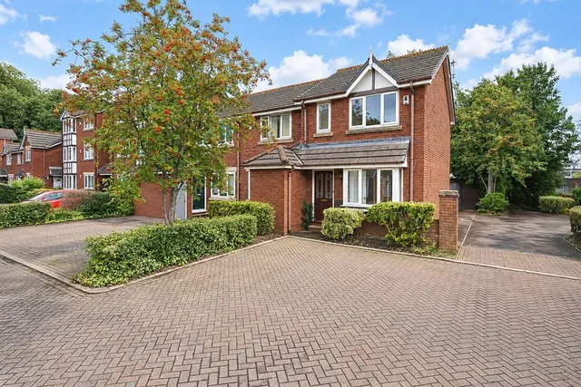 Beamont Drive, Preston, PR1, photo 1