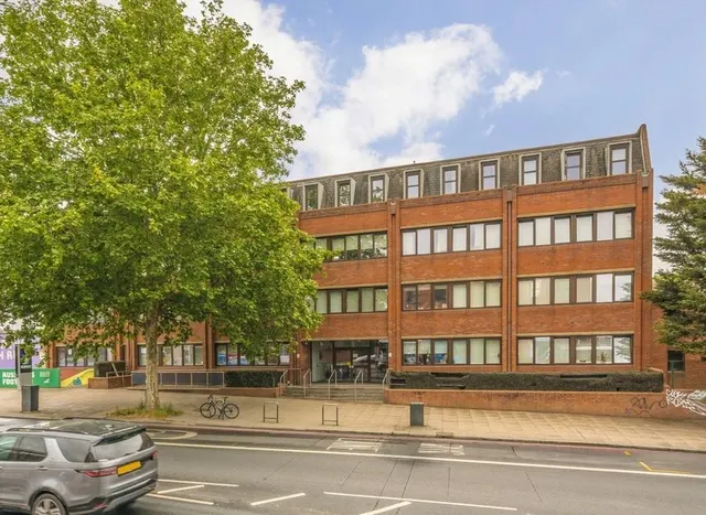 Streatham High Road, London, SW16, photo 1